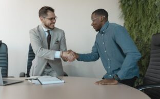 High Ticket Closer Salary Earnings, Commission Structures, and Career Growth Explained