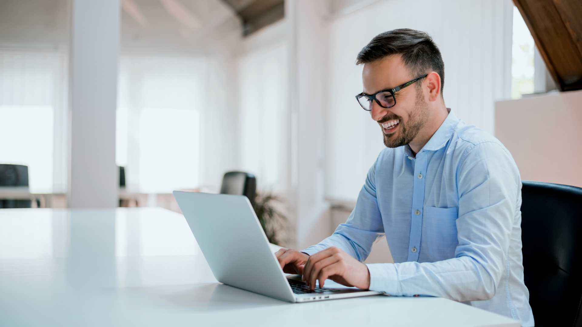 Mastering the Art of Selling Online: Why an Online Sales Course Can Transform Your Business and Career